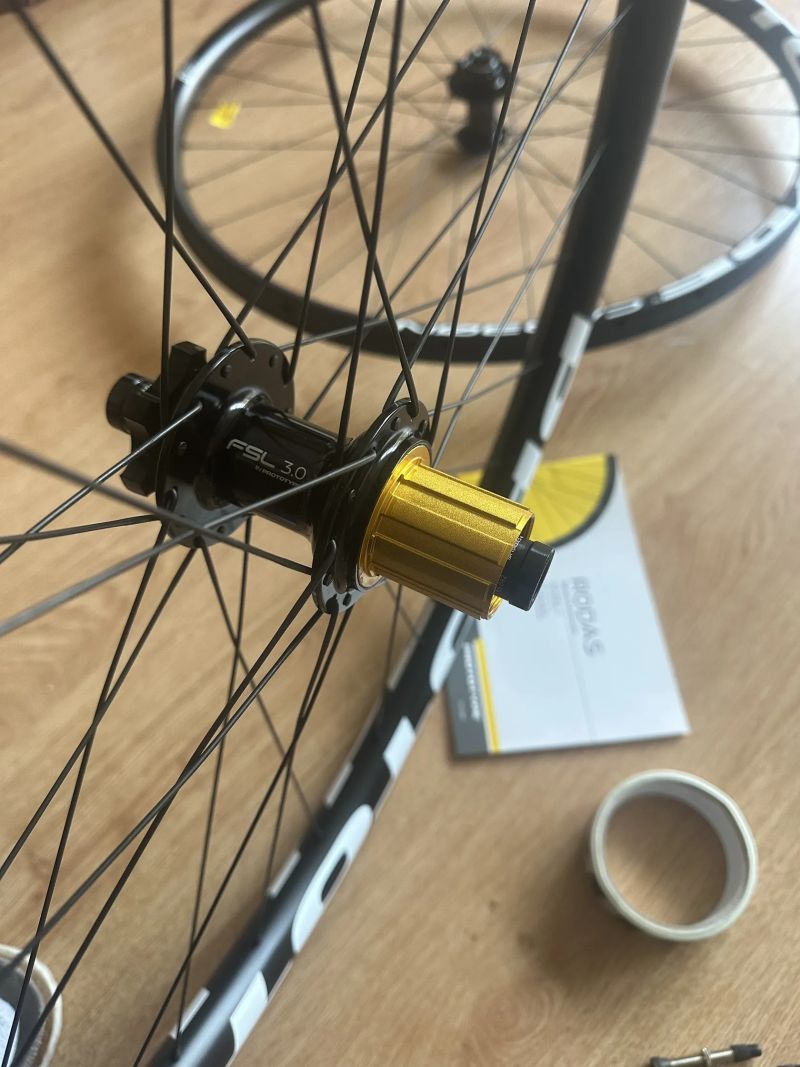 Zapletená kola MTB PROTOTYPE Carbon Zero 29" White