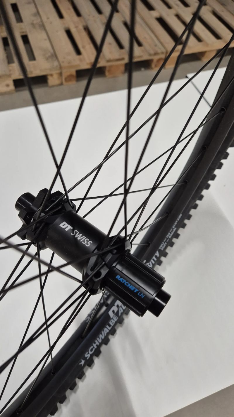 Zapletená kola DT Swiss H1900 Hybrid