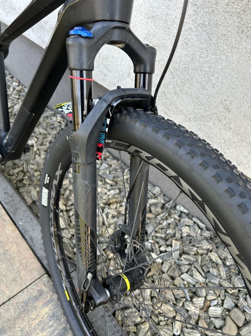 Závodní dětské karbonové kolo 