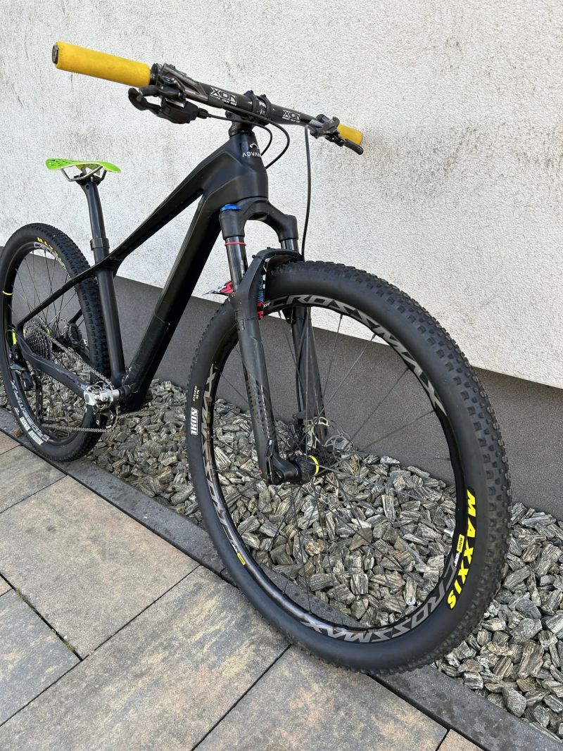 Závodní dětské karbonové kolo 