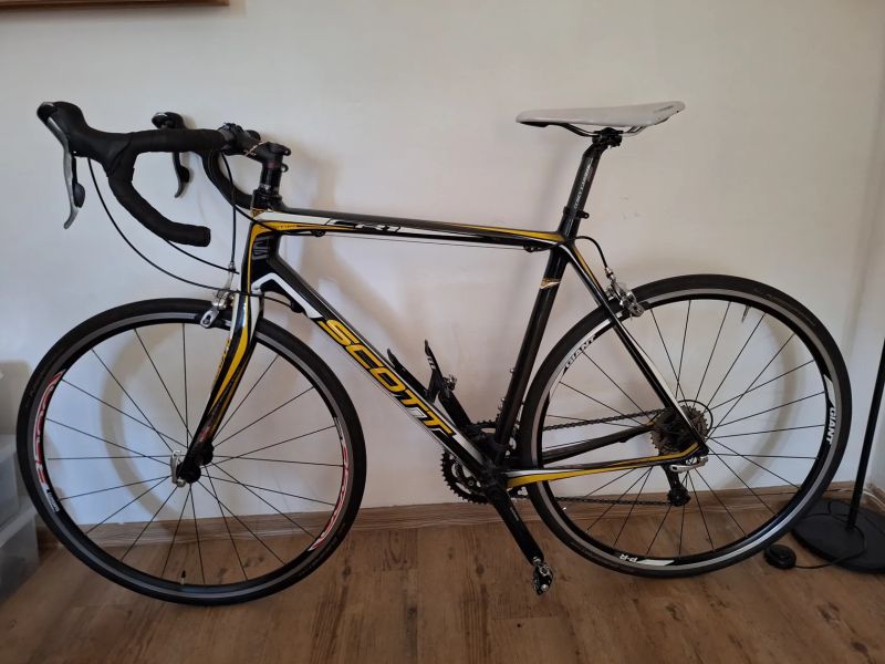 Karbonové silniční kolo 