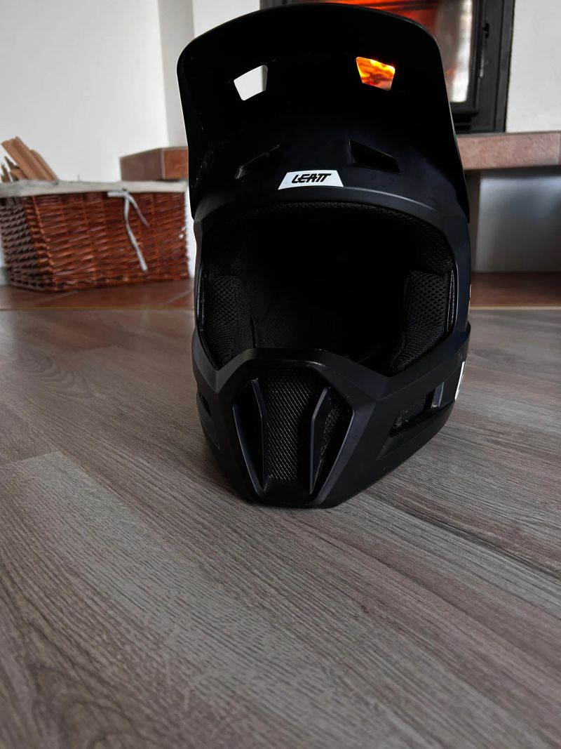 Integrální helma Leatt