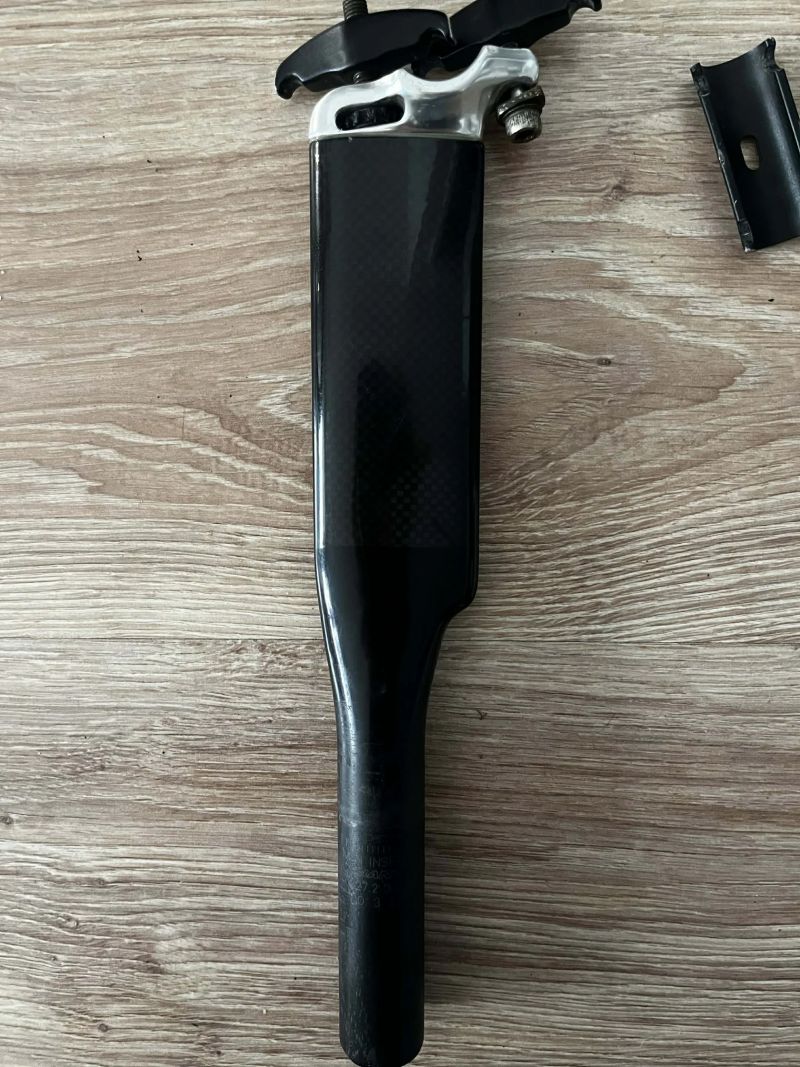 Karbonová aero sedlovka Giant 27,2