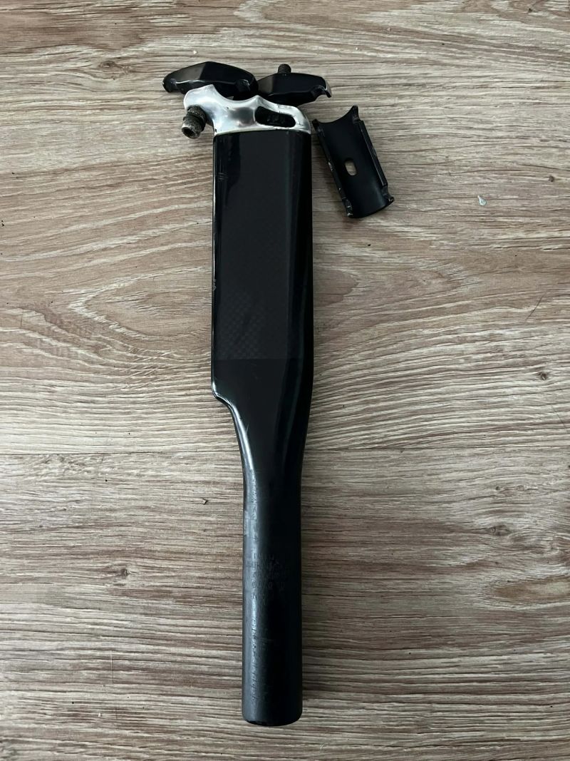 Karbonová aero sedlovka Giant 27,2