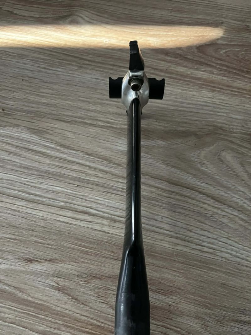 Karbonová aero sedlovka Giant 27,2