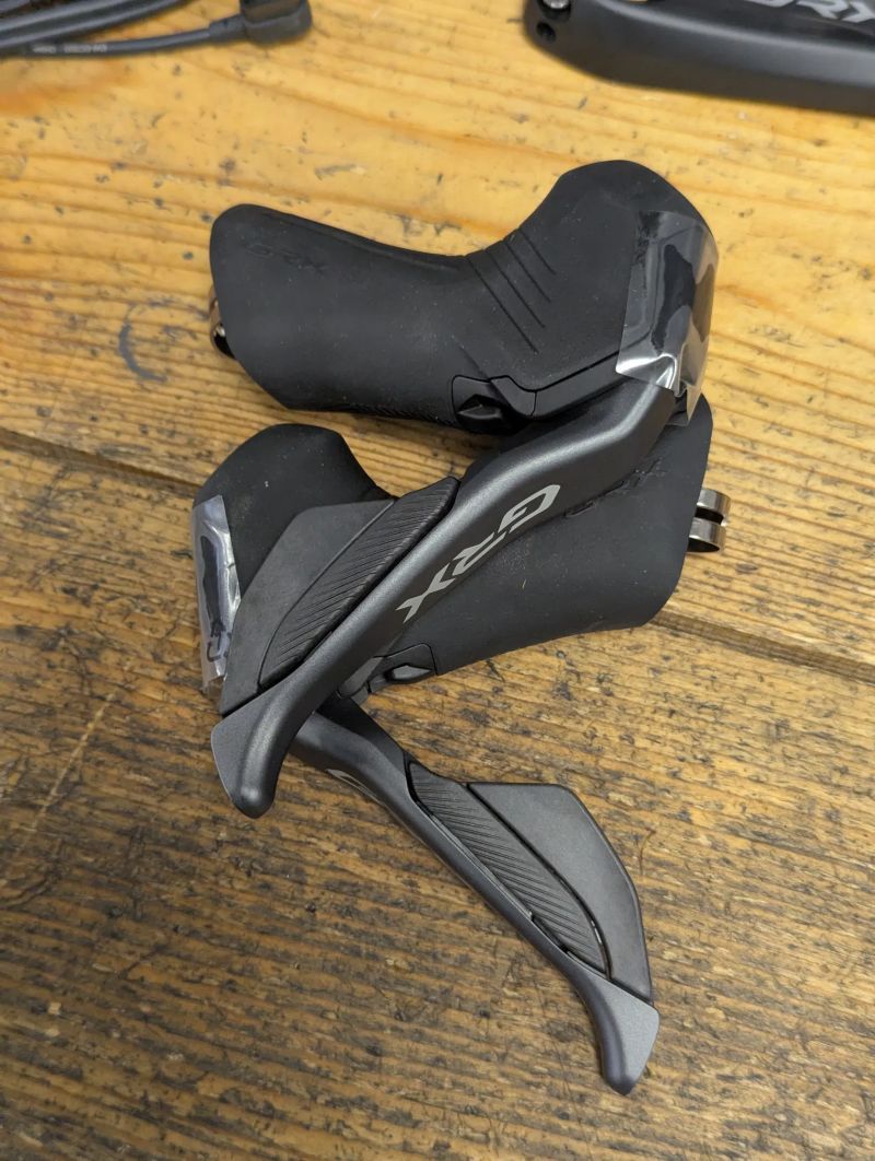 nová sada Shimano GRX Di2 RX825 2x12