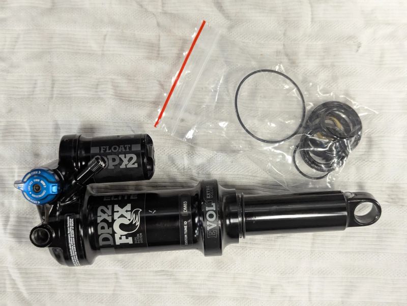 zrepasovaný Fox DPX2 205 x 57.5-65 mm
