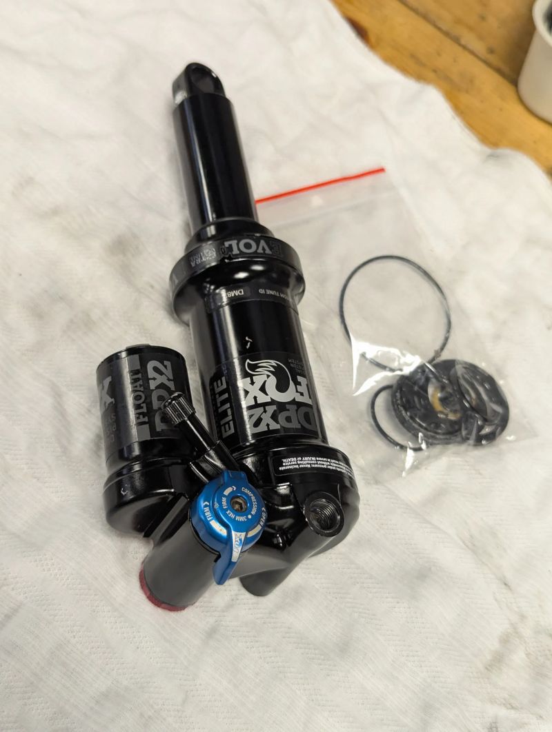 zrepasovaný Fox DPX2 205 x 57.5-65 mm