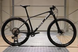 Superior XP CRB 19“ – Nové XC Carbon (10,4 kg)