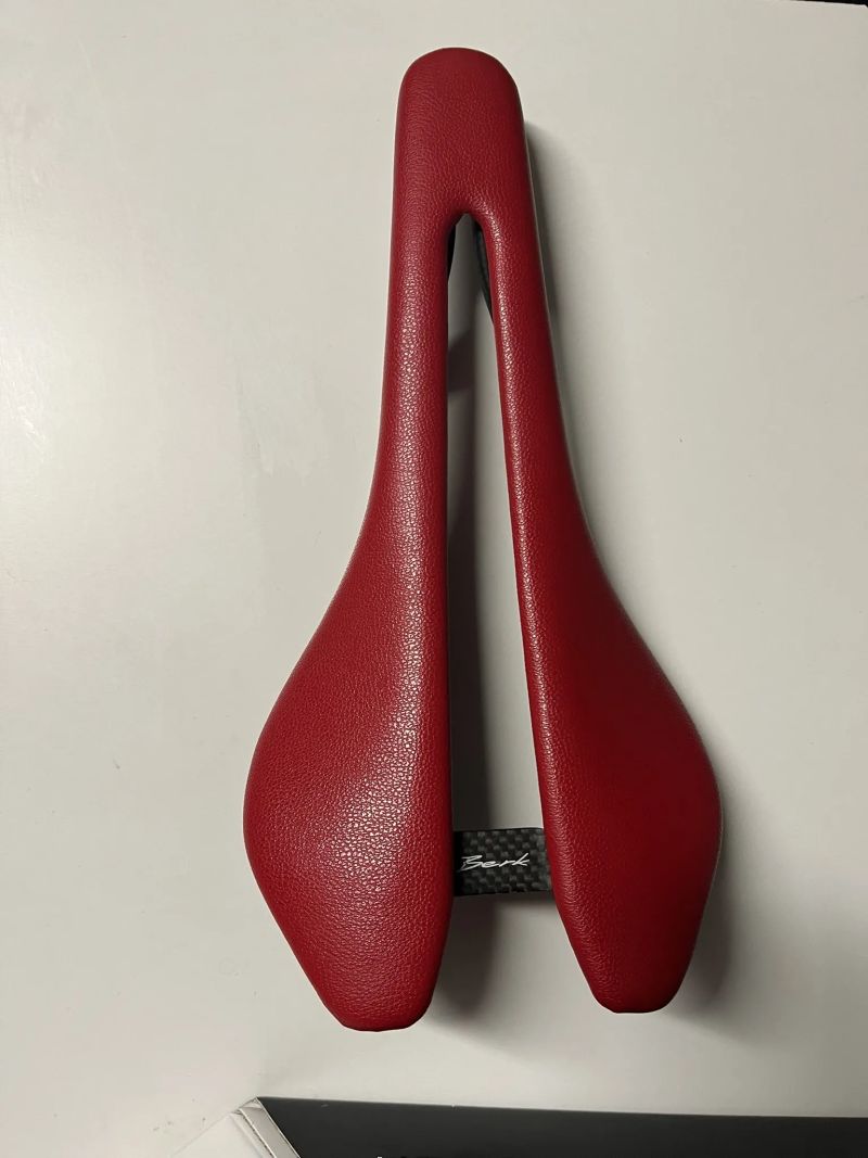 karbonové sedlo BERK