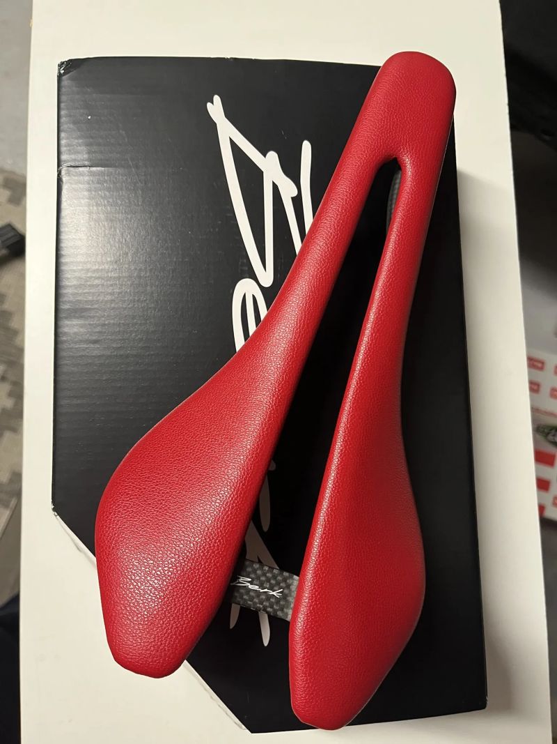 karbonové sedlo BERK