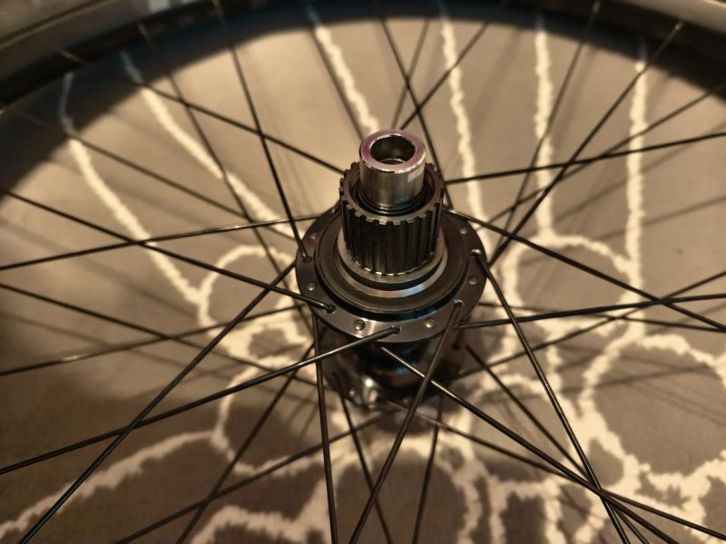 Nově zapletené kola 27.5 (ráfky WTB+Shimano XT 12s+Muc-Off ventilky+pláště Continental Kryptotal