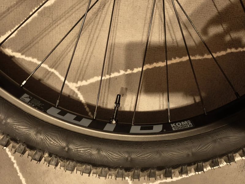 Nově zapletené kola 27.5 (ráfky WTB+Shimano XT 12s+Muc-Off ventilky+pláště Continental Kryptotal