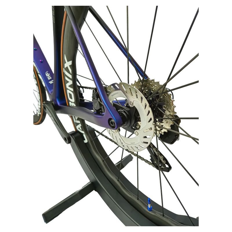 Nové silniční aero kolo Avenger Shuttle | Shimano 105 DI2 | karbonové špice | vel. M | 7,3 kg