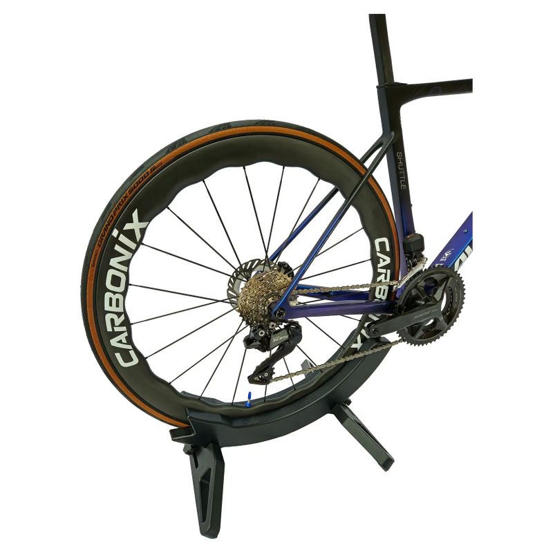 Nové silniční aero kolo Avenger Shuttle | Shimano 105 DI2 | karbonové špice | vel. M | 7,3 kg