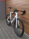 Canyon AEROAD CF SLX Di2, watmetr, karbon ráfky, karbon dráty