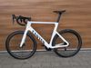 Canyon AEROAD CF SLX Di2, watmetr, karbon ráfky, karbon dráty