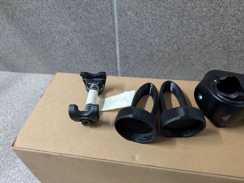 Canyon AEROAD CF SLX Di2, watmetr, karbon ráfky, karbon dráty