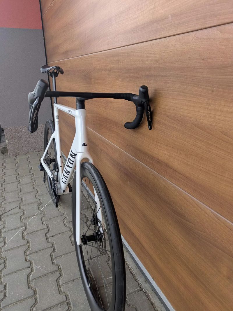 Canyon AEROAD CF SLX Di2, watmetr, karbon ráfky, karbon dráty