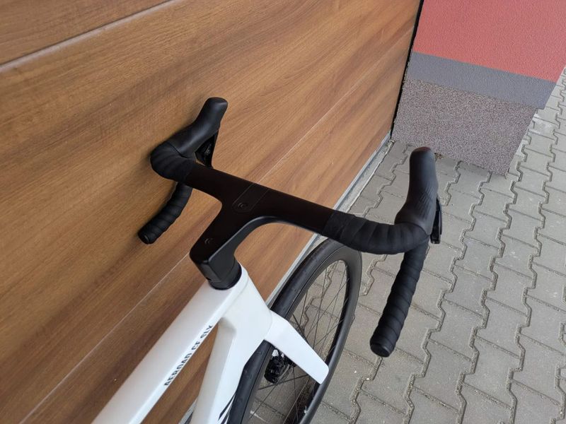 Canyon AEROAD CF SLX Di2, watmetr, karbon ráfky, karbon dráty