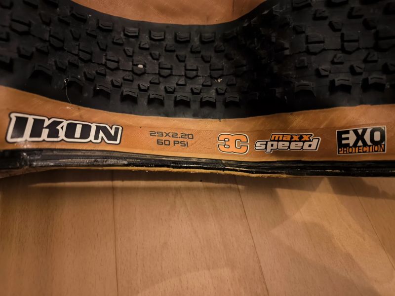 Maxxis Crosmark + Ikon