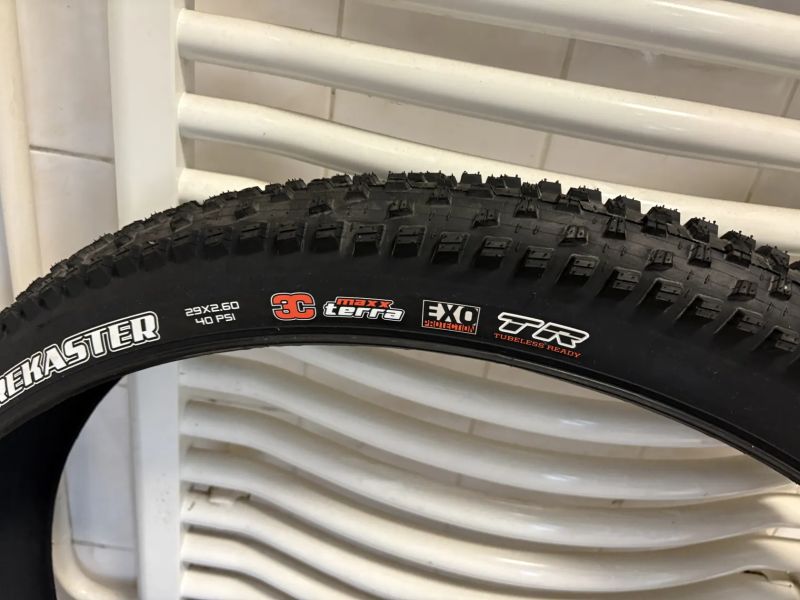 Maxxis Forekaster 29x2.6