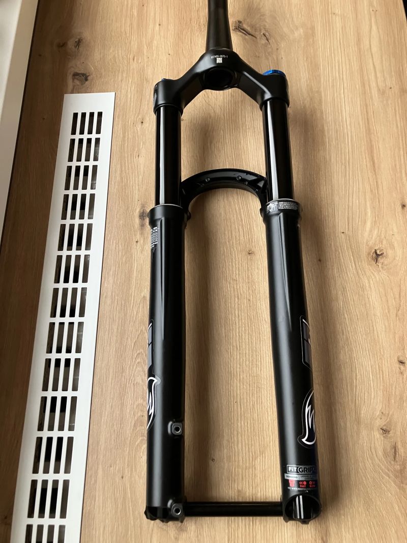 Vidlice FOX 34 Performance Elite Grip2 140mm 29" offset44mm osa15x110 