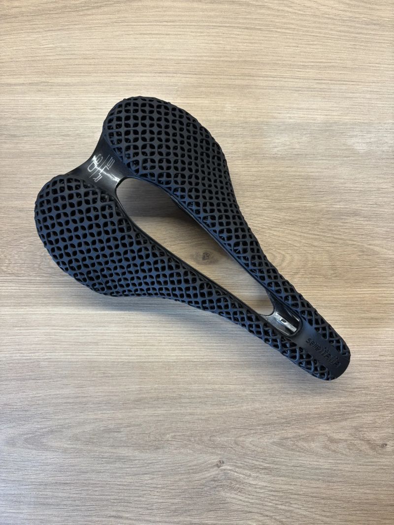 sedlo - SELLE ITALIA SLR Boost Superflow 3D CARBON - černé 171g