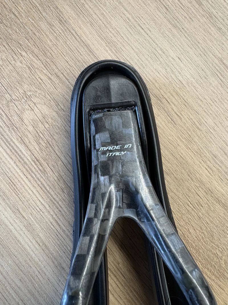 sedlo - SELLE ITALIA SLR Boost Superflow 3D CARBON - černé 171g