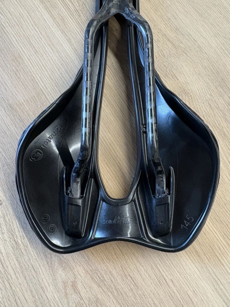 sedlo - SELLE ITALIA SLR Boost Superflow 3D CARBON - černé 171g