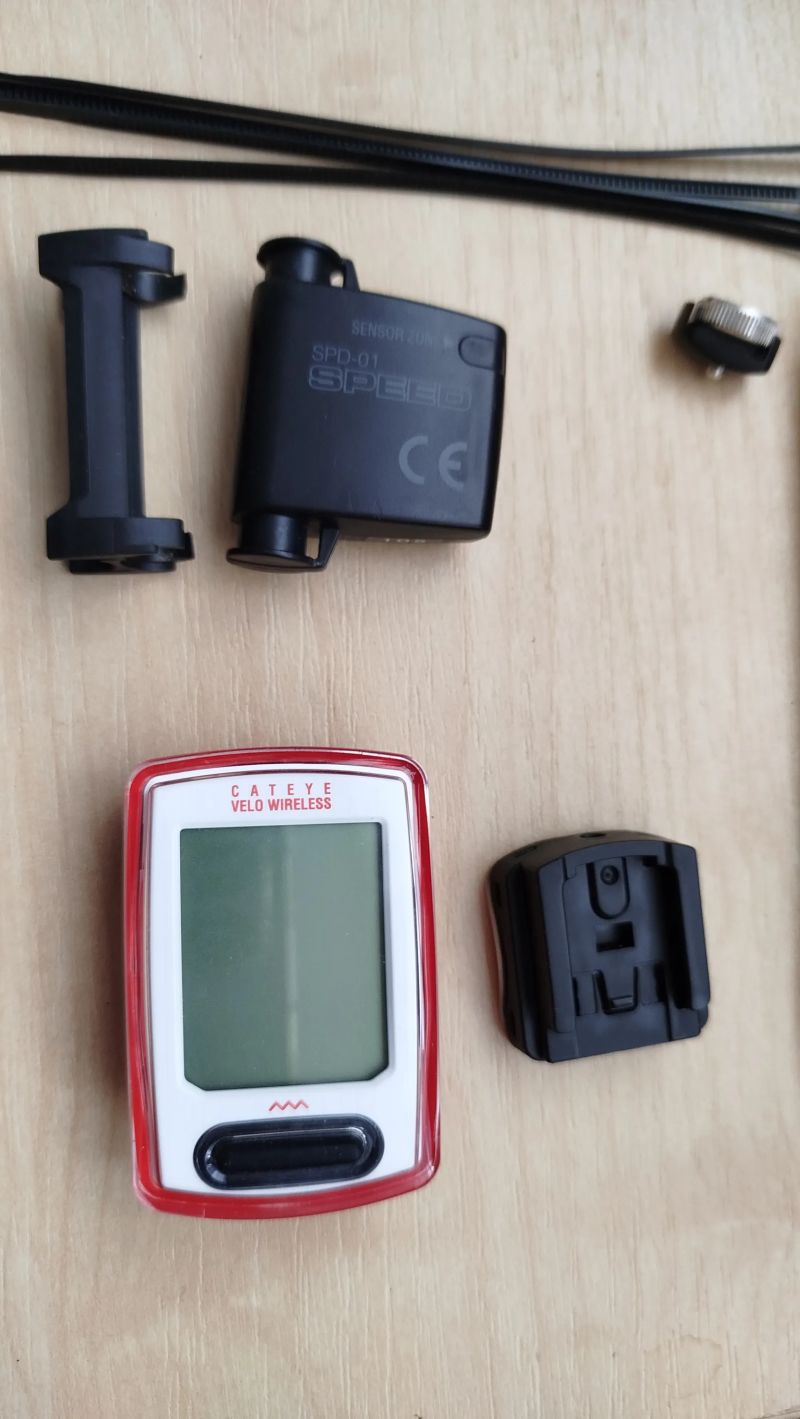 Computer Cateye Velo Wireless Vt230W + předsazený držák na řídítka