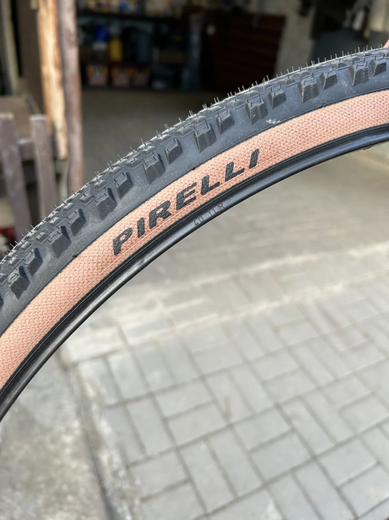 Gravel pláště Pirelli