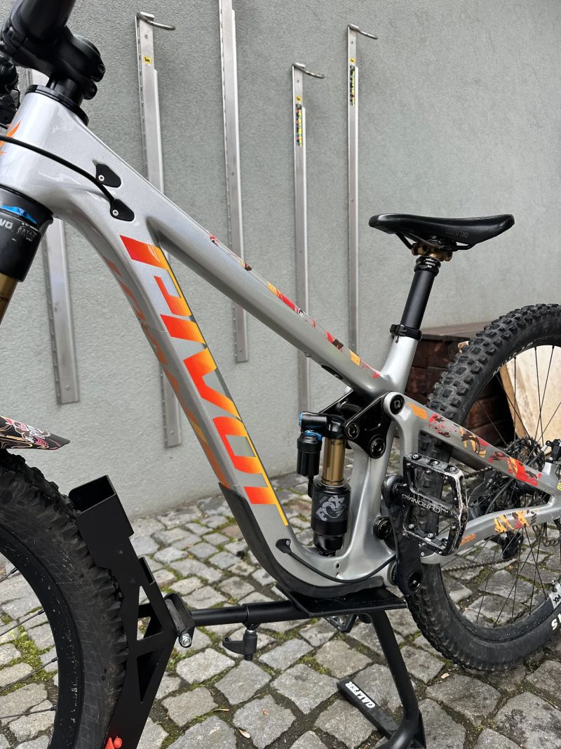 Pivot Firebird - rámový set!