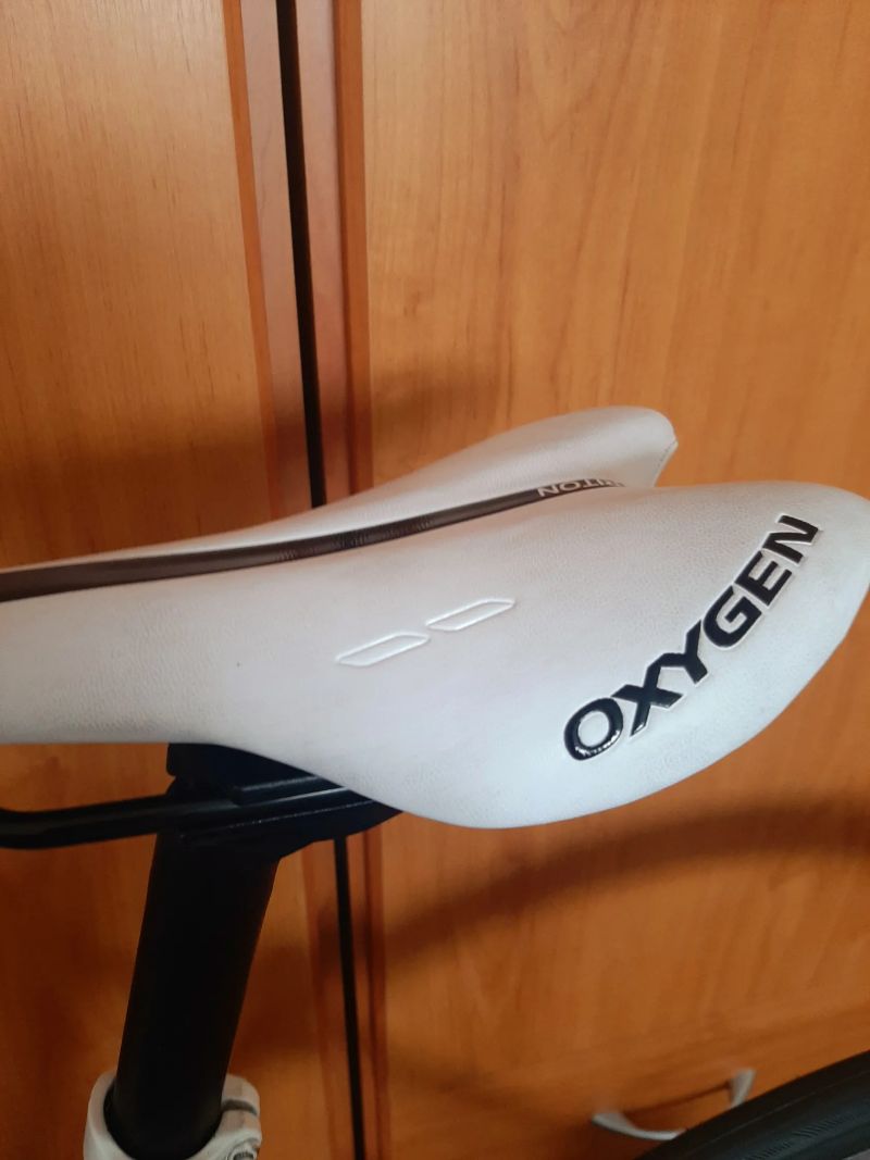 Karbonové silniční kolo Focus Izalco Race 9.7 2020