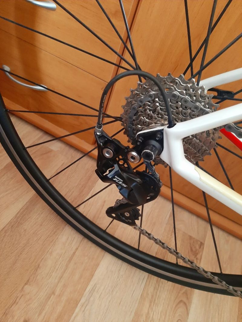 Karbonové silniční kolo Focus Izalco Race 9.7 2020