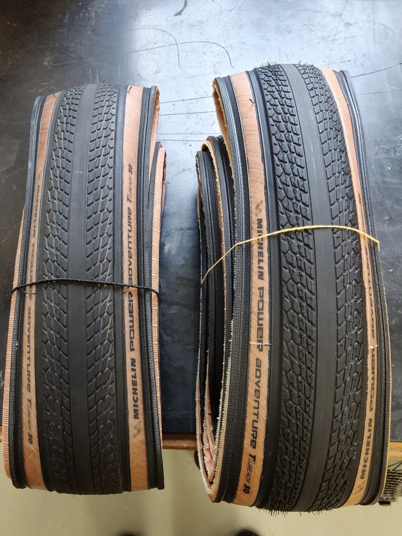 Michelin Power Adventure TS TLR Competition Line 700x30C gravel plášť kevlar Classic