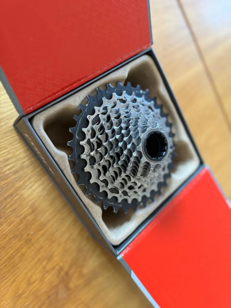 Komponenty na silniční kolo - Sram AXS Rival 2x12, Force D1, ořech ZIPP XDR XPLR, Cannondale C1