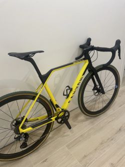 Canyon Inflite CF SLX