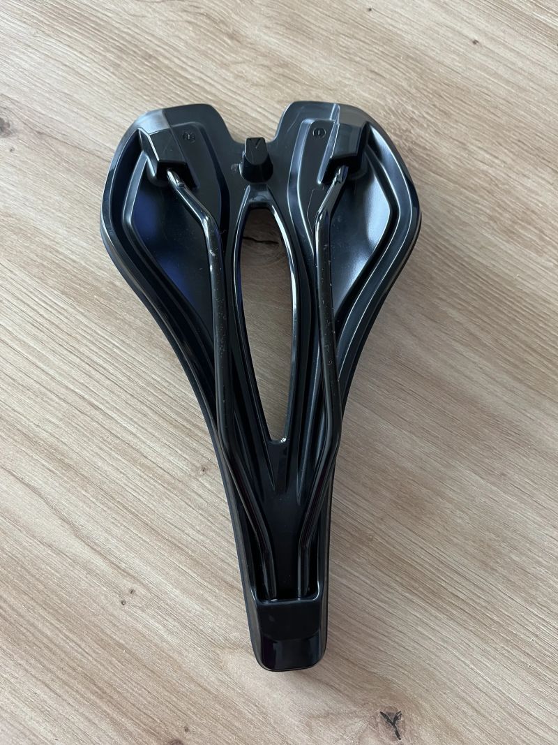 Sedlo Giant Approach 145 mm