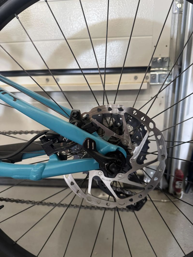 Superior eXF 919 (2020) – celoodpružené elektrokolo, Shimano E8000, 2967 km