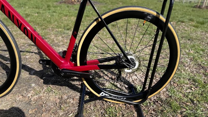 Canyon Ultimate CF SL 8 AERO, Dt Swiss 1100, Di2, wattmetr, vel. L, 7.1kg