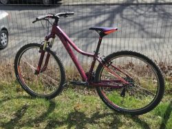 Cube Access WS, velikost rámu XS, kola 27,5