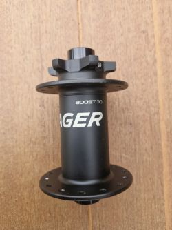 Přední náboj Bontrager Boost 110×15 mm, 6děr, 28 děr