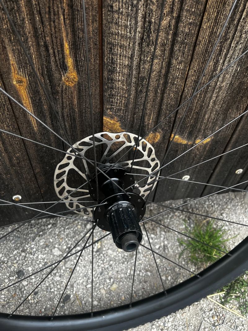 Prodám Giant P-X2 + Maxxis Rambler + Giant MPH kotouče