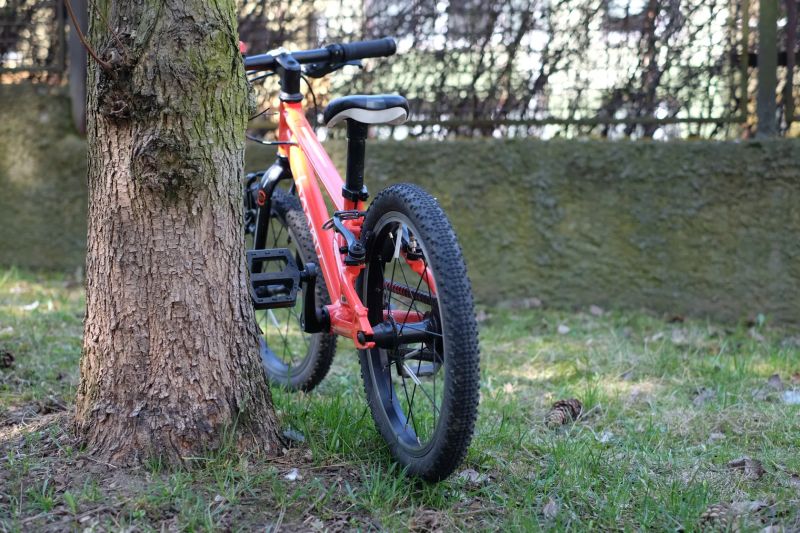 Beany Zero 16 červené – nejlehčí dětské kolo (5,1 kg) 