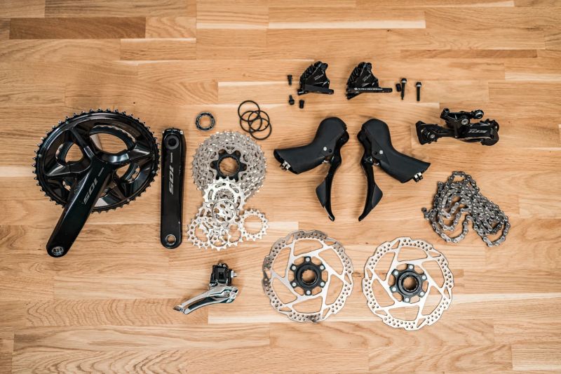 Shimano 105 R7100-komplet sada 12s + set zapletených kol