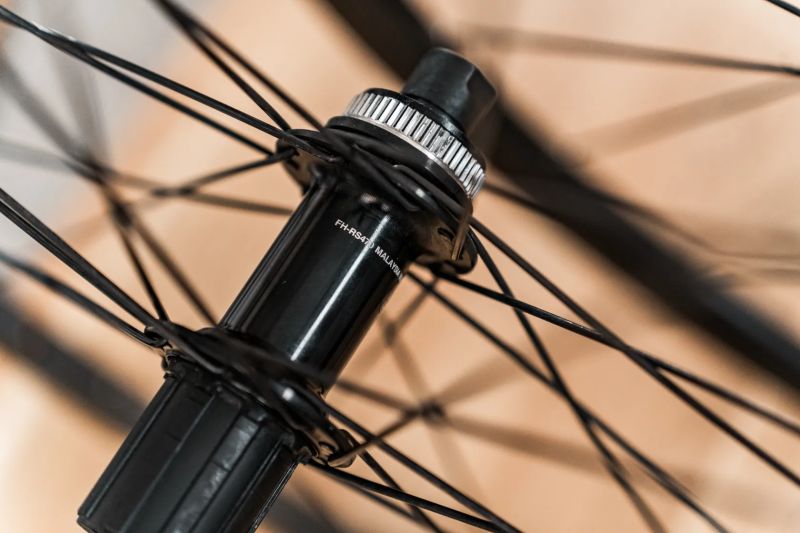 Shimano 105 R7100-komplet sada 12s + set zapletených kol