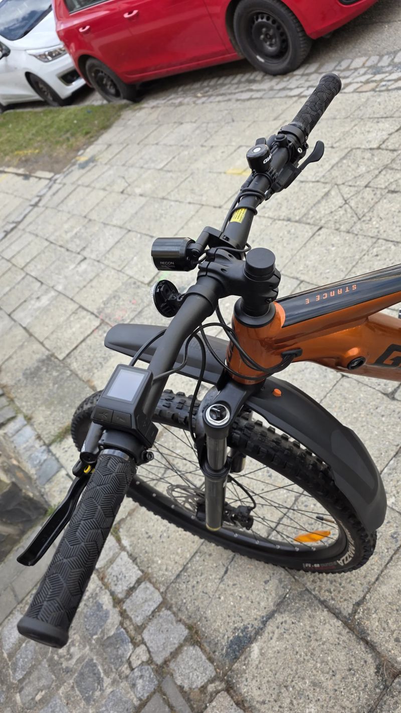 GIANT Stance E+ 2 (625Wh) - Skvělá výbava, zánovní stav