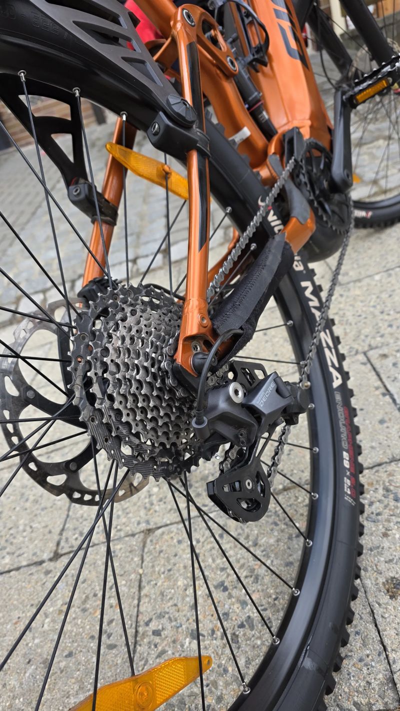 GIANT Stance E+ 2 (625Wh) - Skvělá výbava, zánovní stav