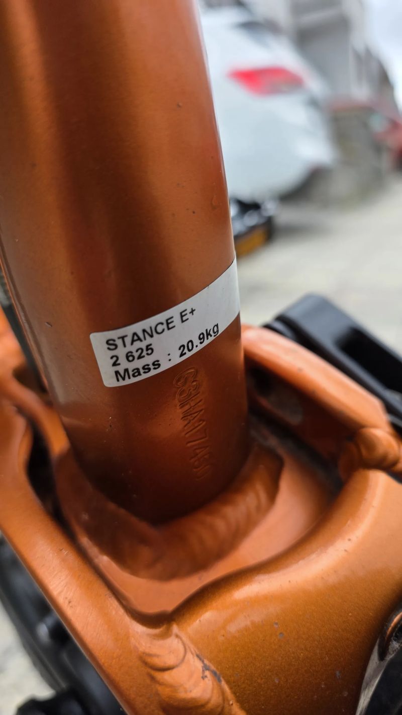 GIANT Stance E+ 2 (625Wh) - Skvělá výbava, zánovní stav